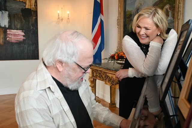 Það var glatt á hjalla á Bessastöðum í dag þegar Þorgeir Ástvalds leit í heimsókn. 🎶❤️ Við rifjuðum upp gamla og góða samstarfstíma, hlógum dátt og auðvitað tókum við lagið saman. 🥰🎤