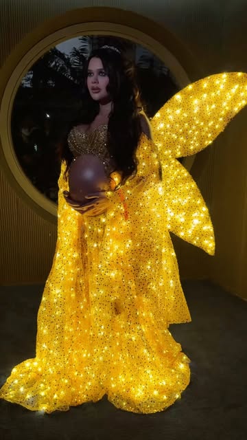 No meio das sombras da Floresta, entra a Guardiã da Luz para iluminar ✨🌚🌳 gostaram da minha fantasia com a Zarinha? 😍