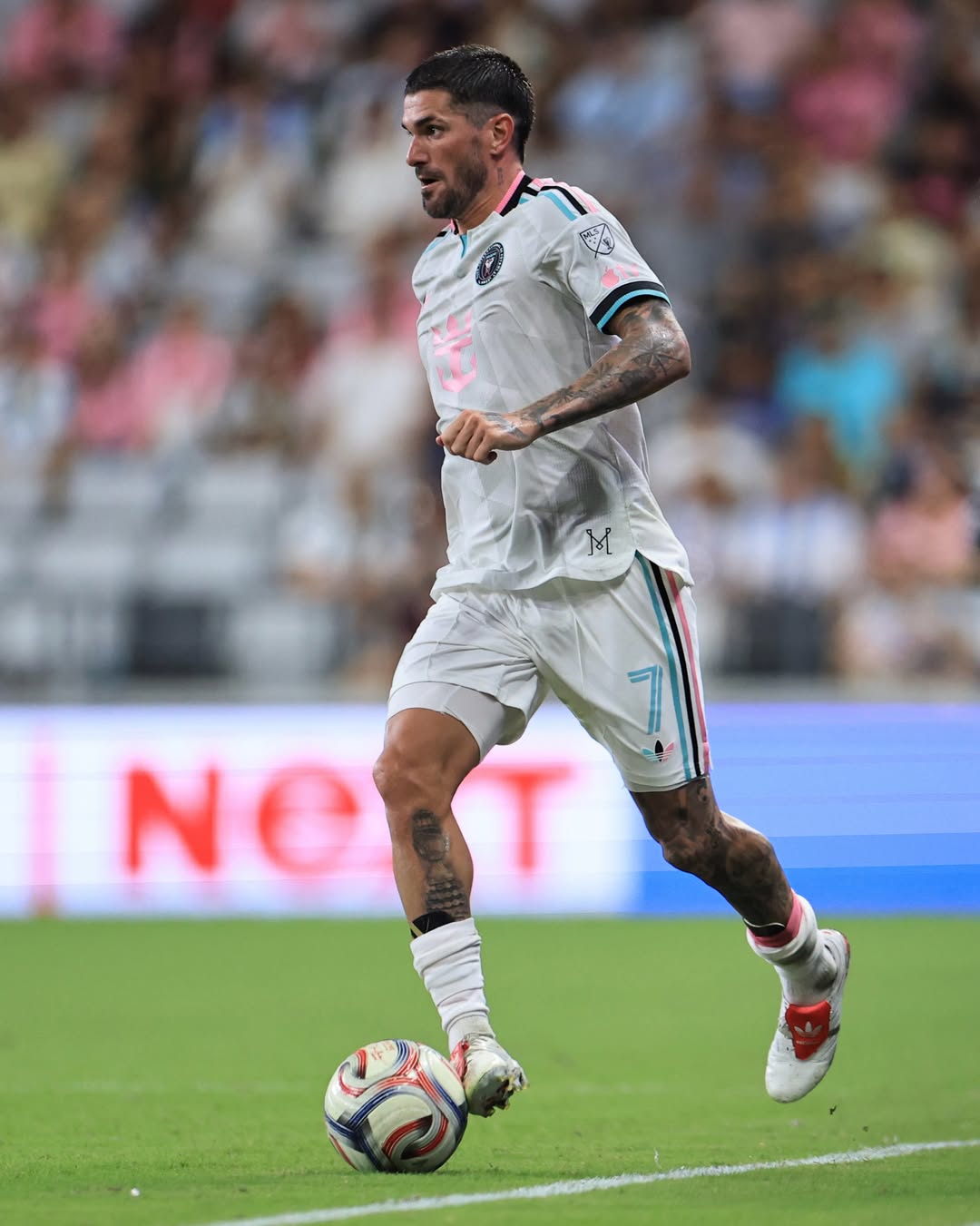 Loved seeing my boots on pitches all over the world… looking great @rodridepaul @richycala @alessia @paucubarsi @ayyoub.bouaddi @jobebellingham @nicopaz1o @telasquito 🙌🏻 @adidasfootball