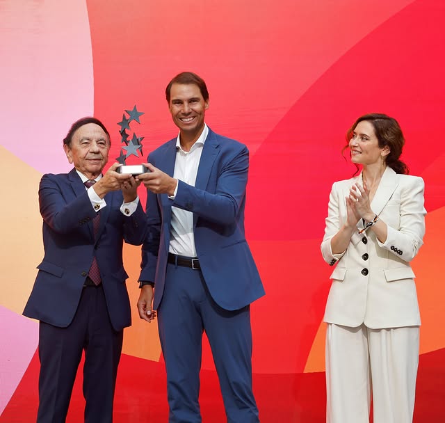 Muchas gracias a la @comunidadmadrid por conceder el Premio Siete Estrellas del Deporte en la categoría de Valores a la Escuela Universitaria @rafanadaluax. Un reconocimiento que nos hace especial ilusión y que nos an…