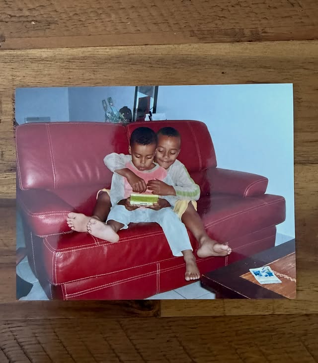 Une des plus grandes bénédictions de ma vie est de t’avoir comme grand frère. Aujourd’hui, je te souhaite un merveilleux 24e anniversaire et je prie notre Seigneur pour qu’Il puisse t’en accorder encore beaucoup. Tu e…