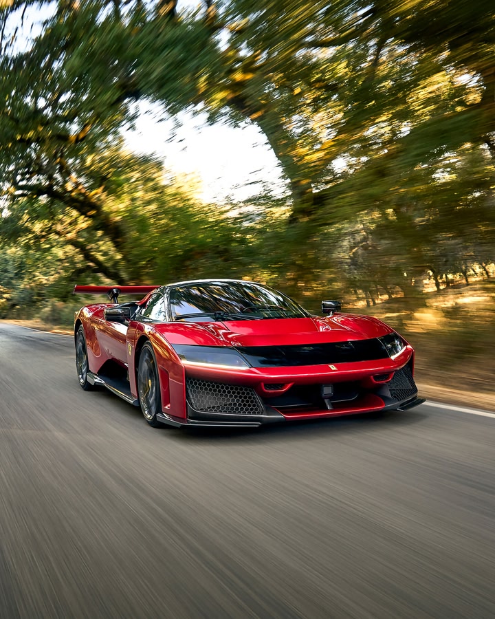 1,200 CV with a taste for Andalusia. The #FerrariF80 turns power into pure allure. #Ferrari
