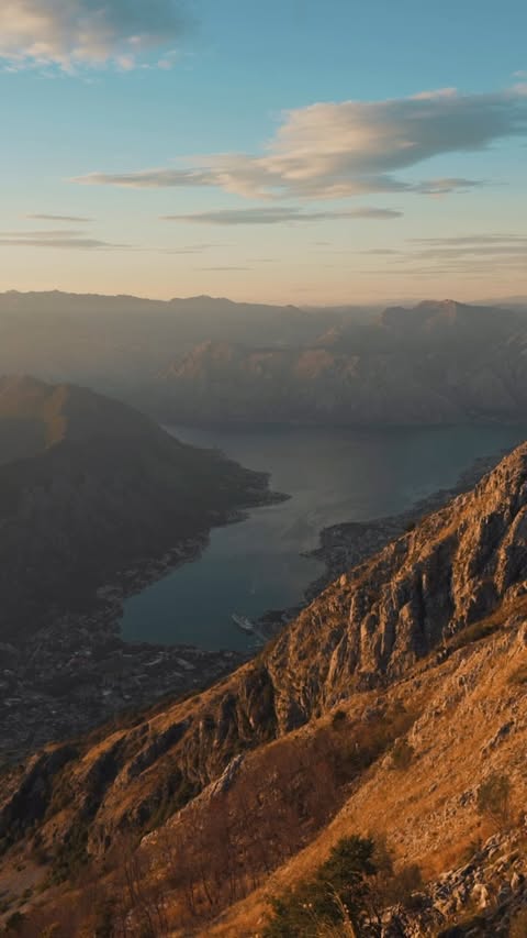 Boka Kotorska, dragulj našeg Jadrana. S ljubavlju i ponosom pokazujemo prijateljima iz cijelog svijeta ljepotu Crne Gore 🇲🇪