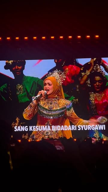 ✨ TAHNIAH DATO’ SRI SITI NURHALIZA! ✨ Setinggi-tinggi tahniah kepada pengasas kesayangan kami, Dato’ Sri Siti Nurhaliza, atas kejayaan gemilang Konsert Tradisional Gema Bumantara! 🎶💖 Sebuah persembahan penuh bermakn…