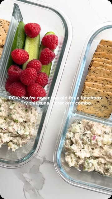 TUNA SALAD LUNCHBOX ✨ I don’t know about you but I love a lunchbox! This tuna mix takes minutes to make and keeps well for busy days — pair it with your favorite crackers for the perfect crunch. Ingredients: 185g (6.5…