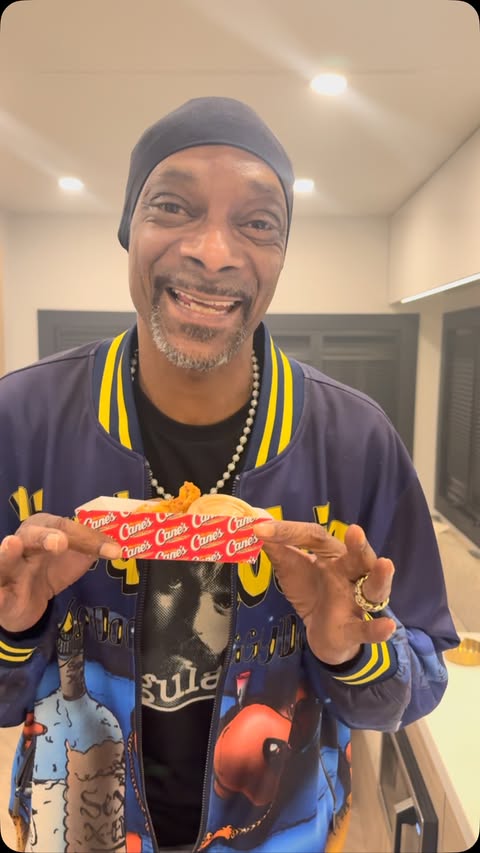 We hard at work filmin !! Ooo what a treat!! 🐓 thank. U 2 my family @raisingcanes 4 pulling up 🎥 🍿