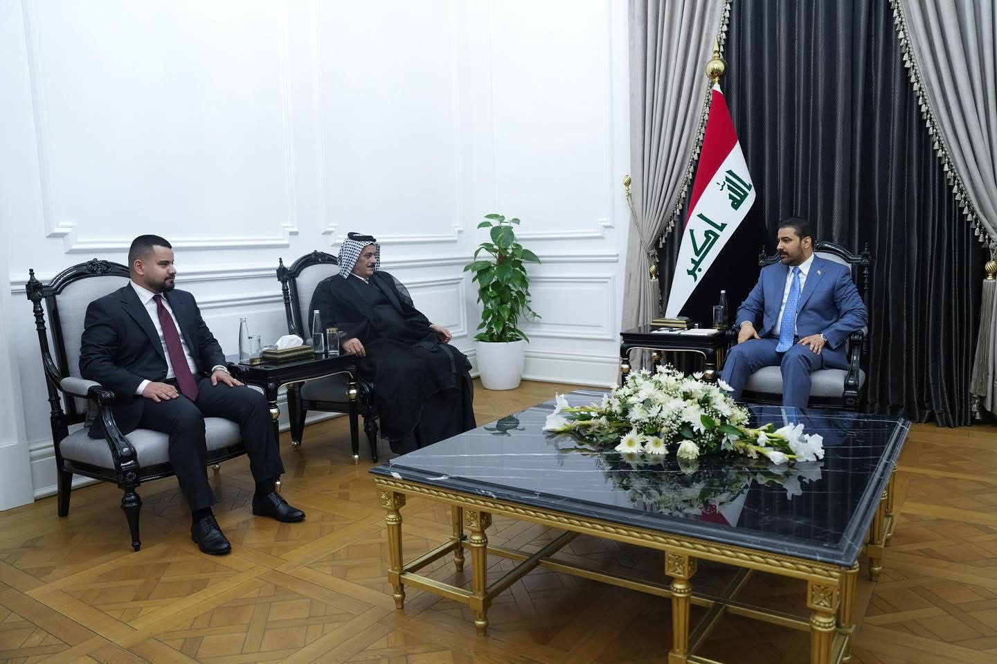 استقبلنا أحد رجال الأعمال الذي قام بتبليغ الجهات الرسمية عن وجود فساد لدى وكيل وزارة الصناعة، المتهم حاليا بتهمة تلقي الرشوة. وأشدنا بشجاعة هذا المواطن، وروح المسؤولية التي تحلى بها، حيث كسر حاجز الخوف ووضع مصلحة بلده…