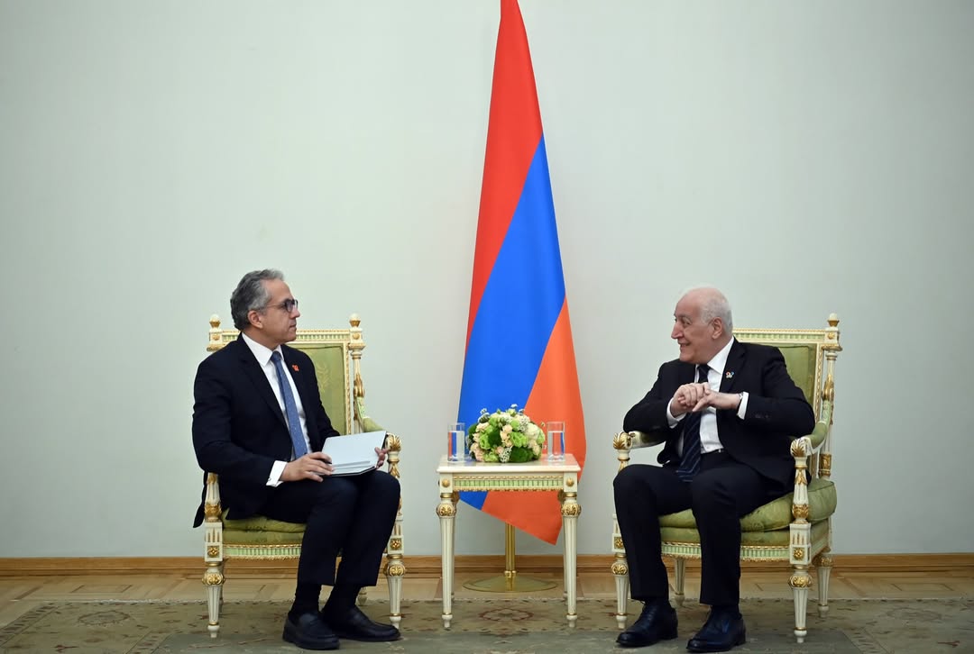 Հանրապետության նախագահ Վահագն Խաչատուրյանն ընդունել է ՅՈՒՆԵՍԿՕ-ի գլխավոր տնօրեն Խալեդ Էլ-Էնանիին: Ողջունելով հյուրին՝ նախագահը շնորհավորել է նրան պաշտոնը ստանձնելու կապակցությամբ և բարձր գնահատել նրա առաջին այցը Հայաս…