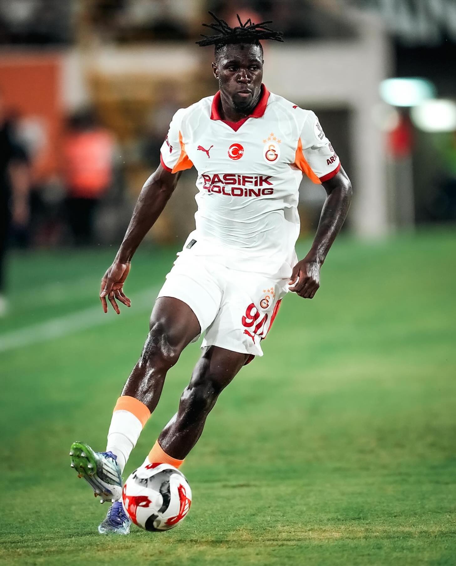 🚨 Wilfred Singo antrenmanın tamamında takımla birlikte çalıştı.