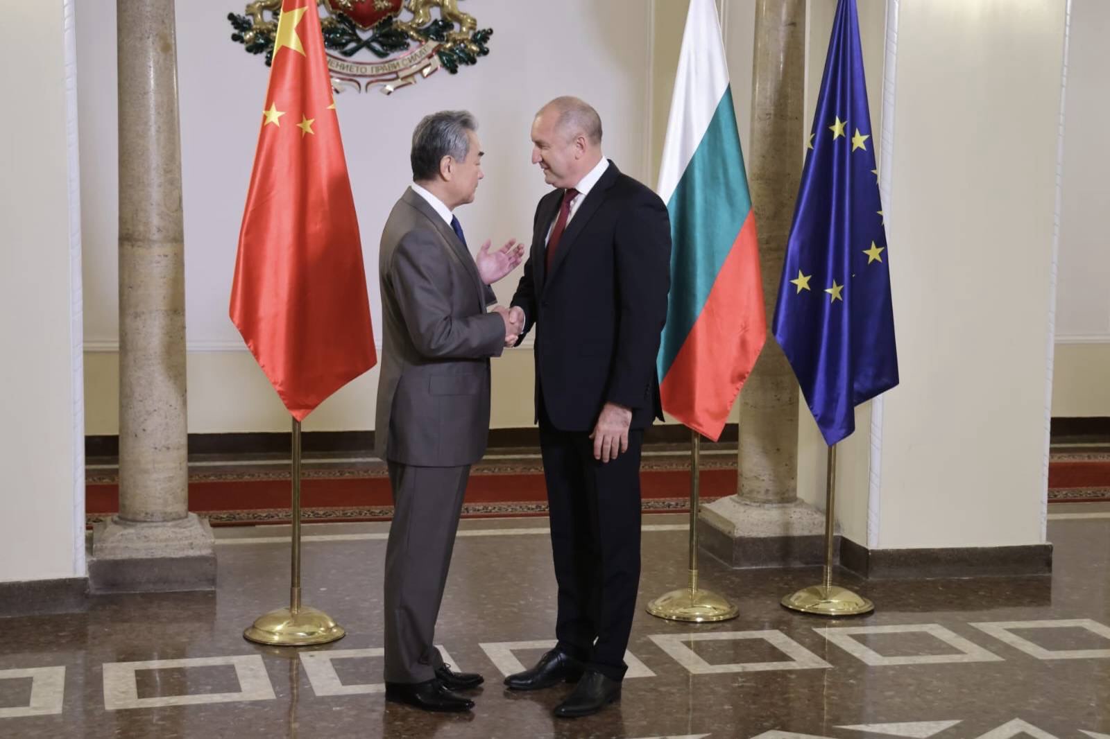 България е готова да надгради двустранното стратегическо партньорство с Китай с конкретни проекти в икономиката и свързаността. С министъра на външните работи на КНР Уан И днес обсъдихме потенциала на България да прив…