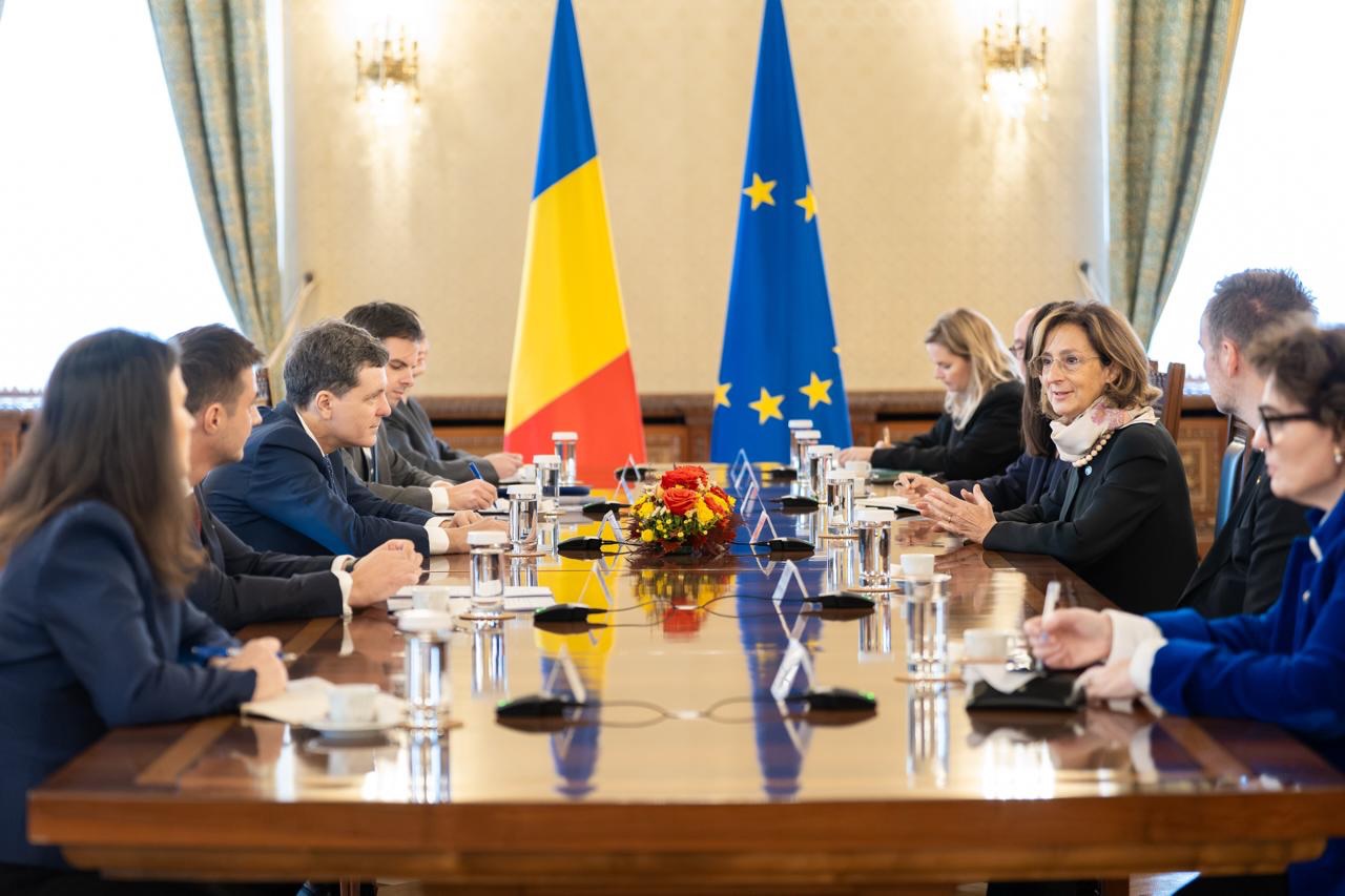 Am avut astăzi o discuție foarte bună cu delegația Comisiei de la Veneția, condusă de doamna președintă Marta Cartabia, despre consolidarea statului de drept, rolul instituțiilor democratice și respectarea principiilo…