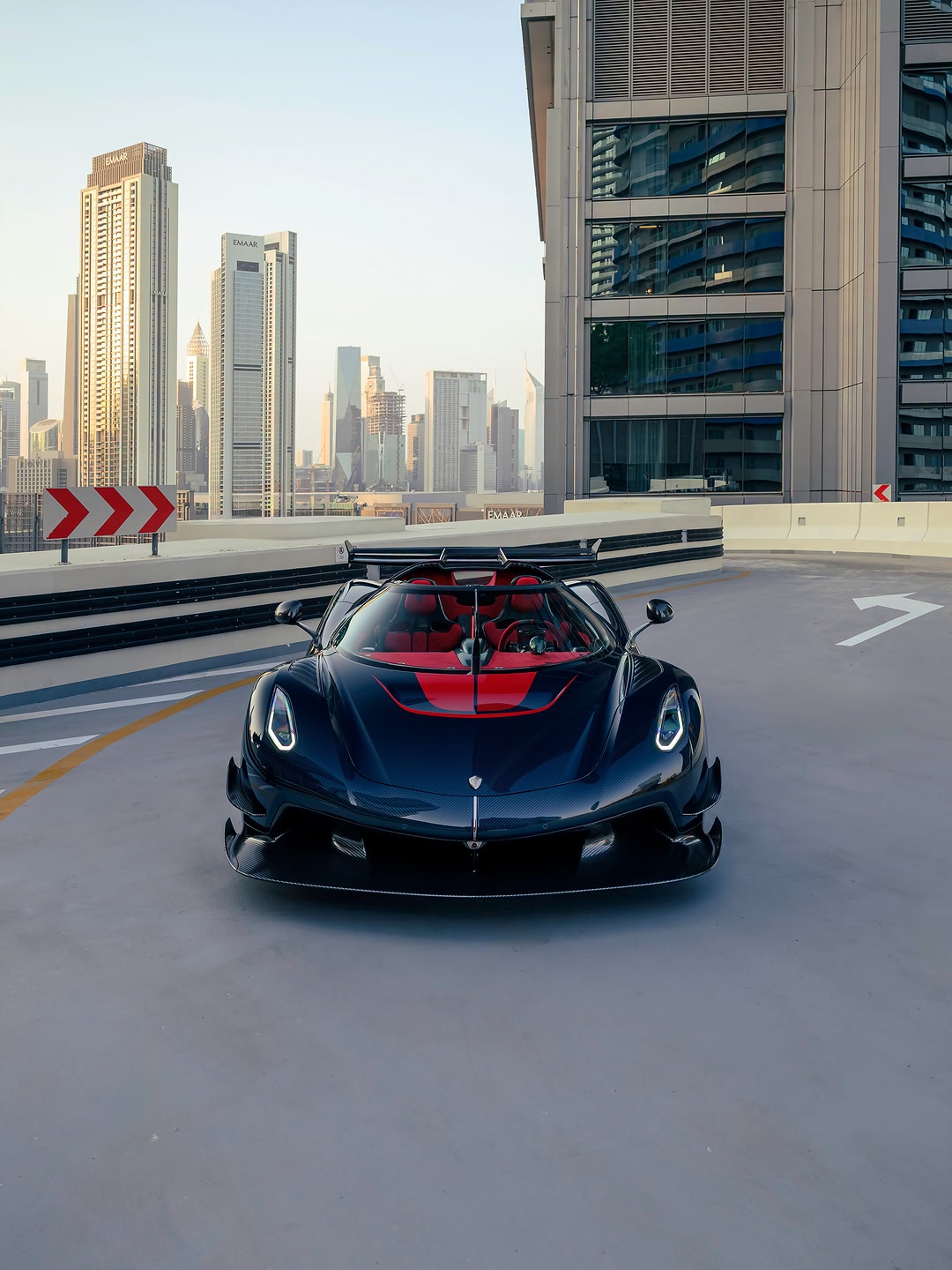 Exposed blue carbon beneath the Middle Eastern sky. A striking red interior, echoed in the exterior accents, brings a bold contrast to this Jesko Attack. Every bespoke specification tells a personal story. From the ca…