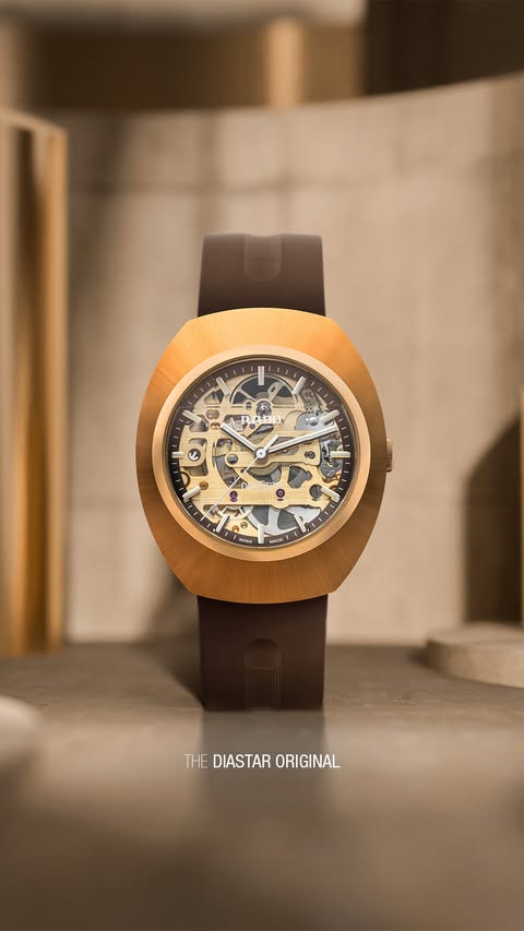 One icon. Two new expressions.​ The DiaStar Original Skeleton takes on a new character in yellow gold colour and, for the first time in the collection, rose gold colour.​ With its faceted sapphire crystal and skeleton…