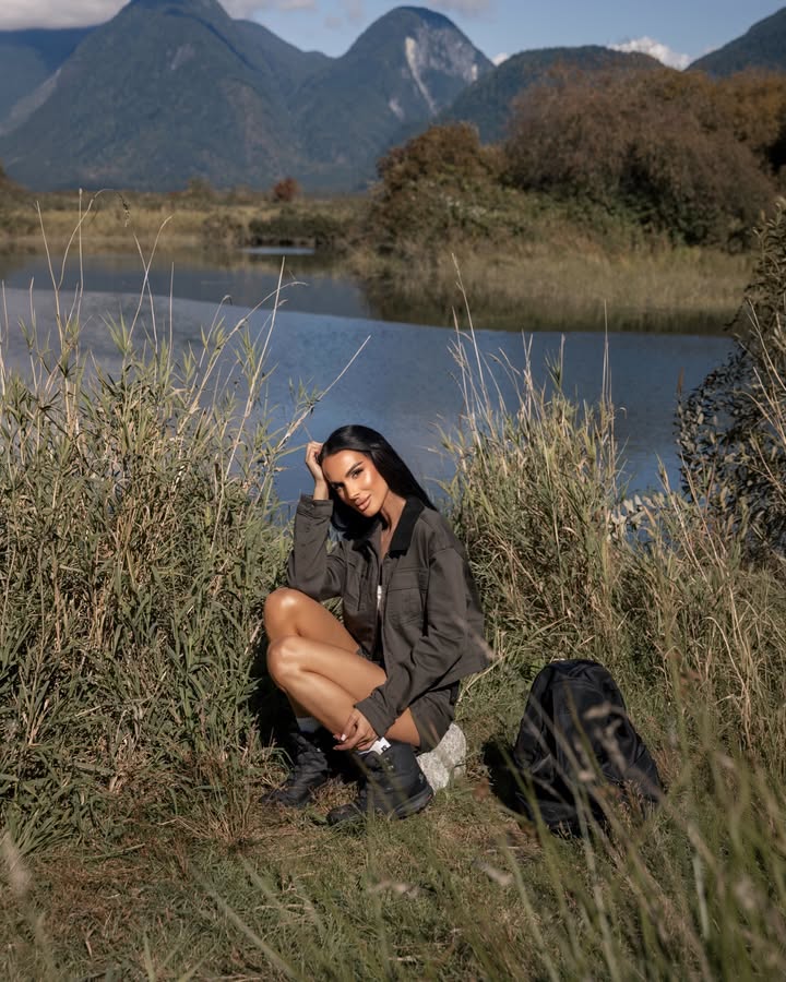 The details are doing all the work. Stretch twill. A contrast corduroy collar. Adjustable side snaps. Four front pockets. The Denali Jacket brings function and style to every adventure. ✨ Your new go-to layer, whereve…