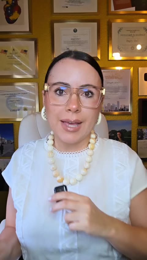 ¿Por qué nos interesa entender el origen del caos que vemos en Europa?. Les explico todo aquí. Pero, adivinen qué... Aparecen en la fotografía tanto Chávez como Maduro. Siempre, en alguna tropelía, caos o pandemonium …