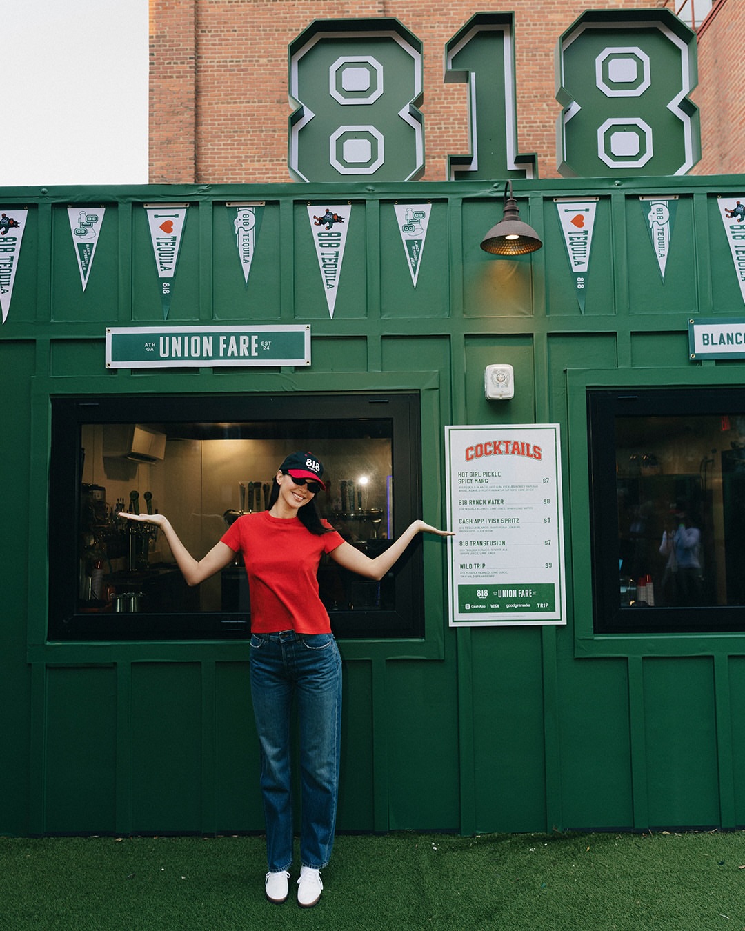 A weekend worth replaying🏈 Huge thank you to our amazing partners @sportsillustrated @cashapp @champion @raisingcanes @trip.drinks @hydrojug @goodgirlsnacks @khloudfoods @loopsbeauty @quayaustralia @drinkk20 @eltamds…