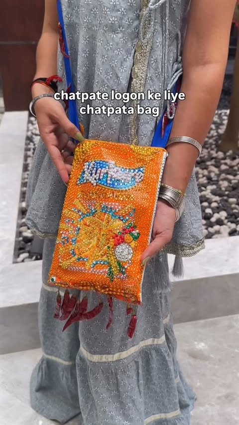 kaisa laga apko mera fashion sense . . ( Pujo, bedazzled bag, fashion, grwm, diy, bag chips, bag, hand bag ) #explore #pujo #handbag #chips