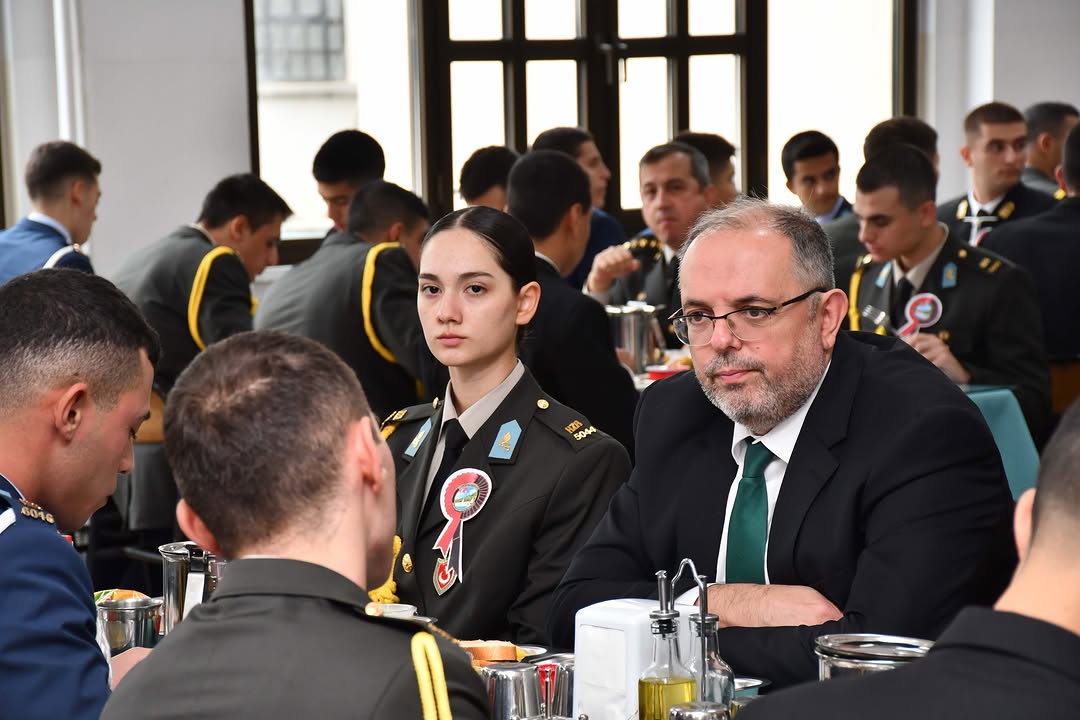 Milli Savunma Üniversitesi Yabancı Diller Yüksekokulu 2026-2027 Eğitim ve Öğretim Yılı, düzenlenen törenle açıldı. ​Tören; Rektörümüz Prof. Dr. Erhan Afyoncu, Rektör Yardımcılarımız Prof. Dr. Talat Canbolat, Tümamiral…
