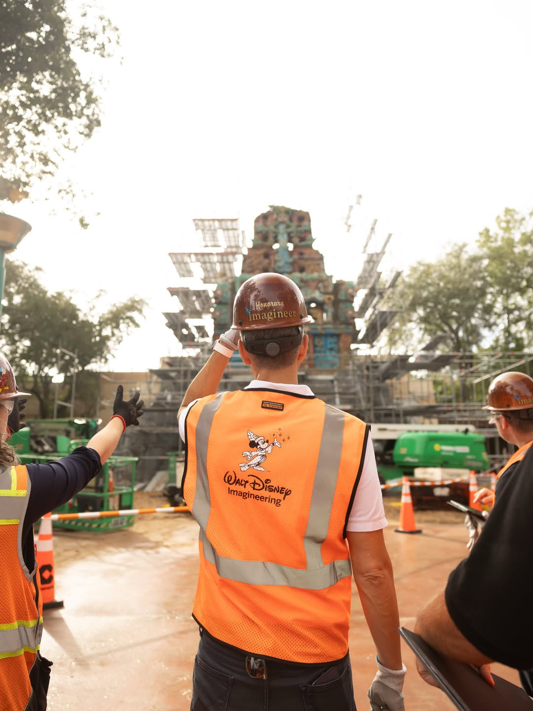 There’s an incredible energy at @waltdisneyworld right now, and you can feel it the second you pass through the gates. I got to walk Monstropolis, Tropical Americas and Disney’s Lakeshore Lodge with our Imagineers, he…