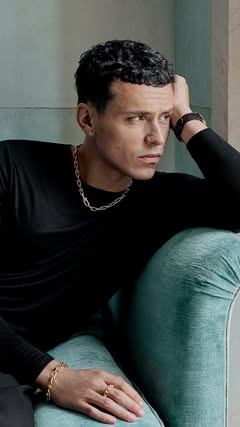 For House ambassador Arón Piper, vulnerability is its own expression of strength. Wearing HardWear by Tiffany, he reflects on the power that comes from allowing yourself to be open. #TiffanyAndCo
