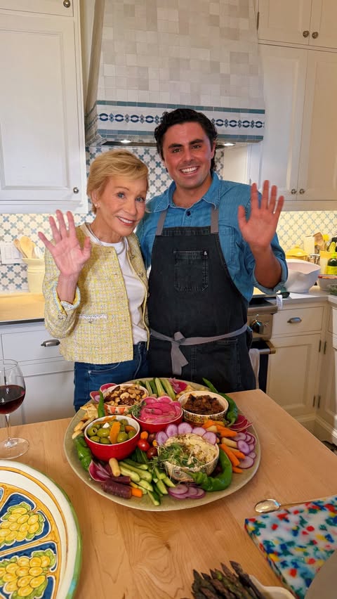 Client reveal! @barbaracorcoran thank you so much for a fun and festive evening ⭐️ #privatechef #announcement #bignews #barbaracorcoran #reveal
