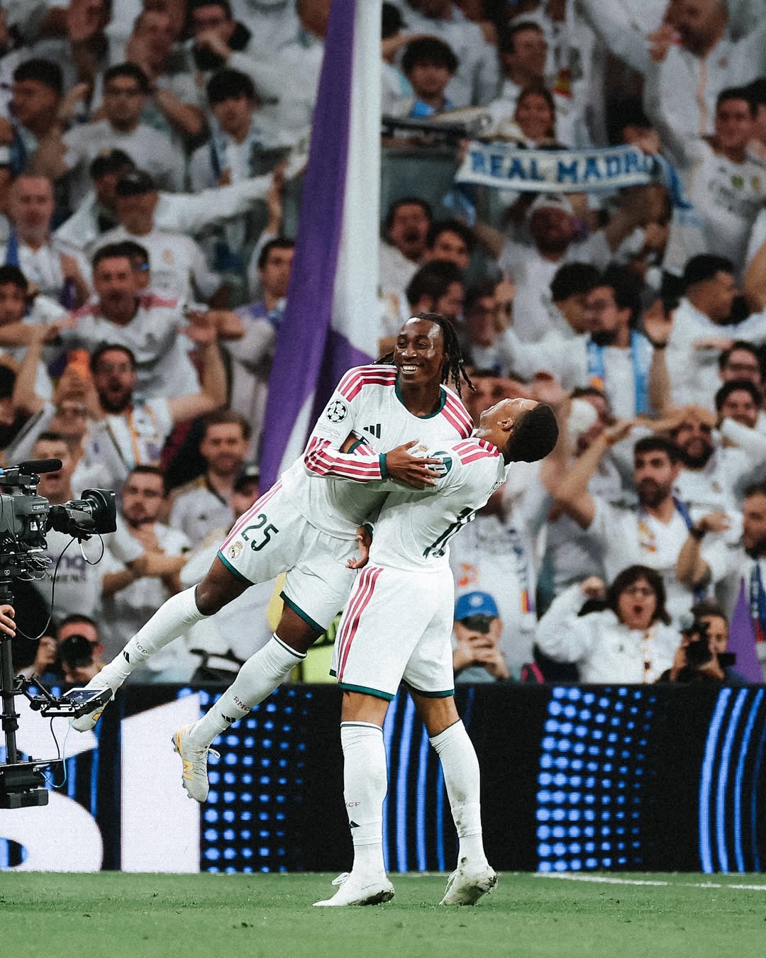 Always special to see familiar faces again 🫂 A great night at the Bernabéu and another important win in the @championsleague ⚡🤍