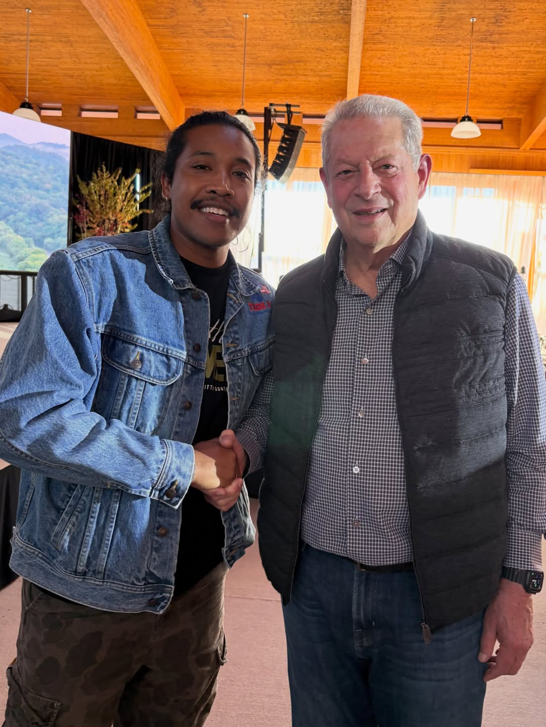 Just two Tennesseans who believe regenerative agriculture, climate justice, and the fight for multiracial democracy are inseparable! 🤝 So great to spend the day at VP Al Gore’s @caneyforkfarms for the “Climate Underg…