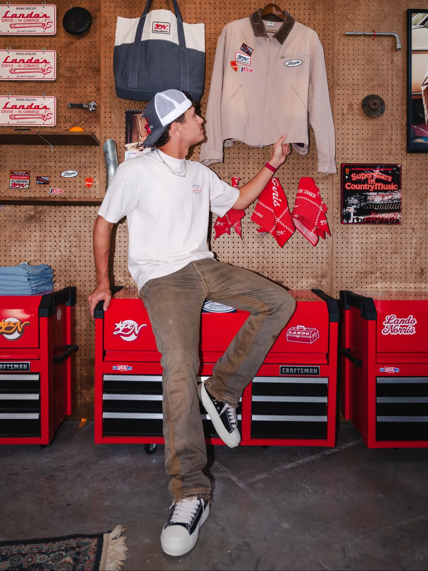 doors open at my original service dept. in austin w/ @googlegemini. pretty excited for you lot to see this one 🫶 #ad