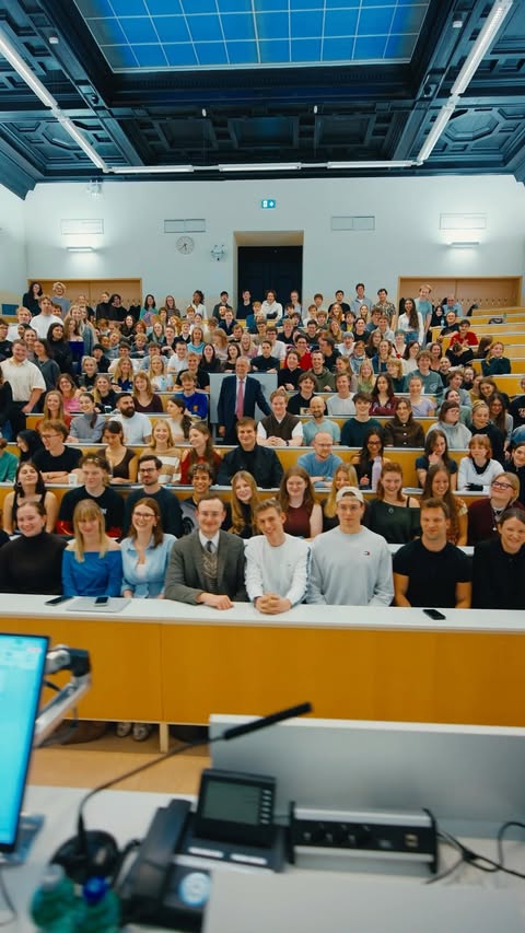 POV: Der Bundespräsident crasht deine Vorlesung an der Uni. 👨🏻‍🏫🏛️