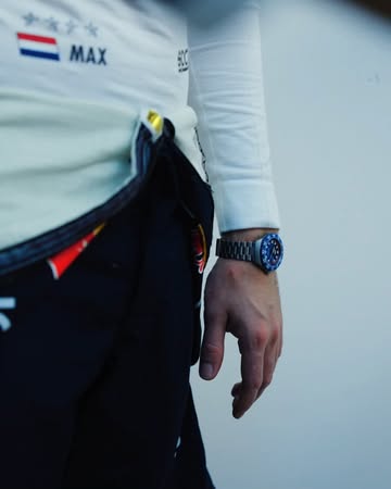 Bringing the intensity. The new TAG Heuer Formula 1 Solargraph x Oracle Red Bull Racing matches @redbullracing driver @maxverstappen1 's Designed to Win instinct on and off the track, bringing ultimate ferocity to eve…