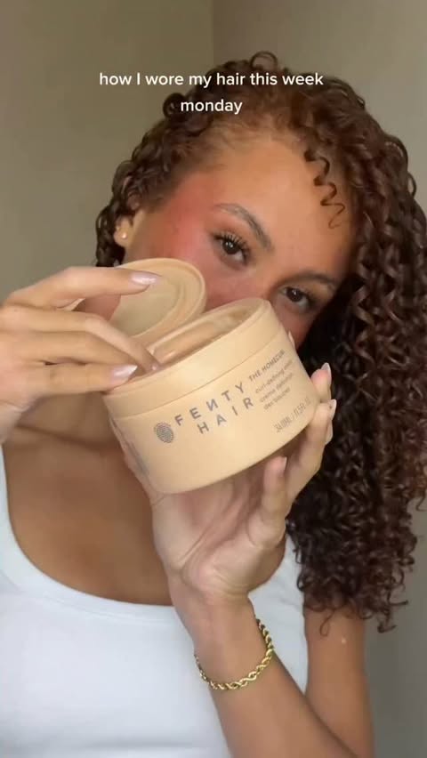 It’s COTW timeee (Curls of the week 📆🌟) Featuring #Fentypartner @cherisemelaan using the best curlfriend you could ask for, The Homecurl Curl-Defining Cream 🧡 our silicone-free gel-cream that enhances every strand …