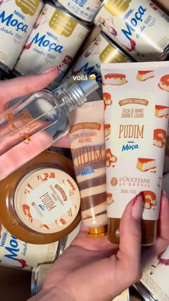 Quando duas marcas irresistíveis se juntam, o resultado só poderia ser uma delícia, chérie! 😍🤎 Compotas Corporais Pudim é uma linha com texturas surpreendentes e uma fragrância gourmand floral para transformar sua r…