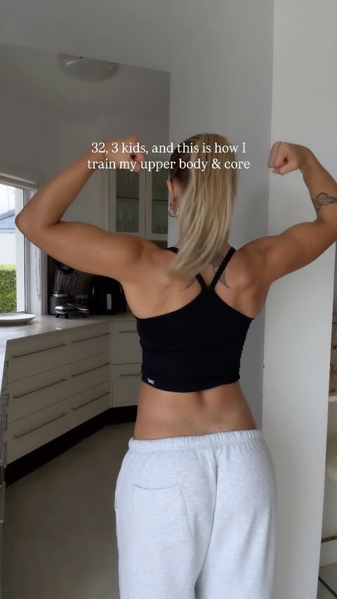 Don’t skip your upper body days ladies !! Straight from @tammyfitapp I don’t train upper body as much as I used to but a strong back, shoulders and core are just as important as growing your glutes. Over a decade of s…