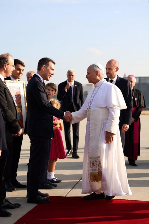 All of us at Air France and Transavia are deeply honored to play our part in Pope Leo XIV’s visit to France. Yesterday, on behalf of all my colleagues at Air France-KLM, I had the privilege of continuing a longstandin…