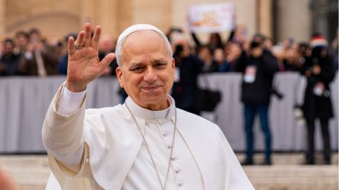 Alleluia ! La visite du Pape Léon XIV nous offre bien davantage qu'un grand moment spirituel. Elle nous adresse aussi une puissante leçon politique : Une leçon d'humilité pour nos élites, de bienveillance face aux ext…