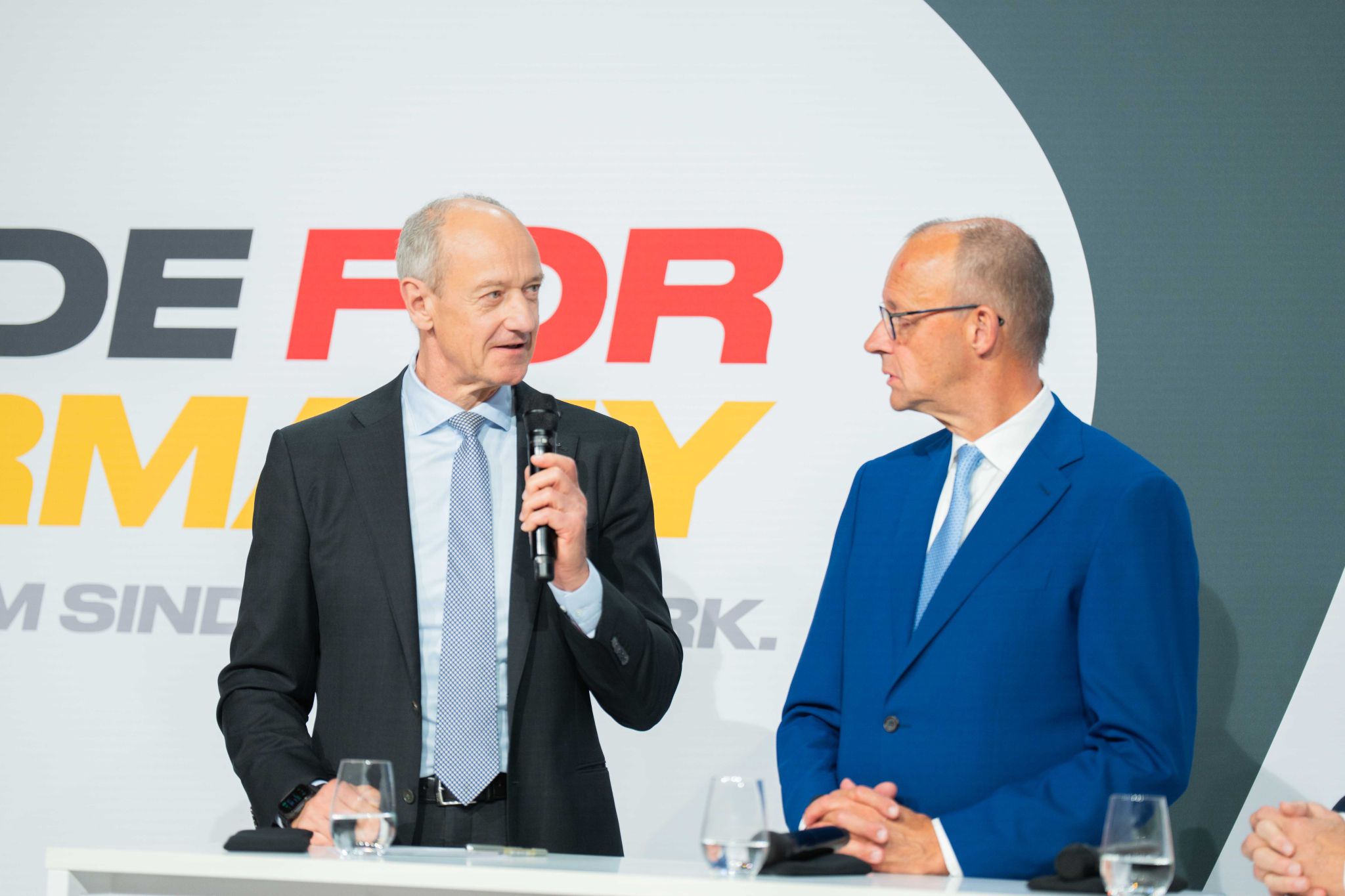 Hallo aus Berlin! From 61 to 147 members. Over €850 billion in investments committed to Germany through 2028. That's the result after one year of Made for Germany, an initiative that Christian Sewing and I co-founded …