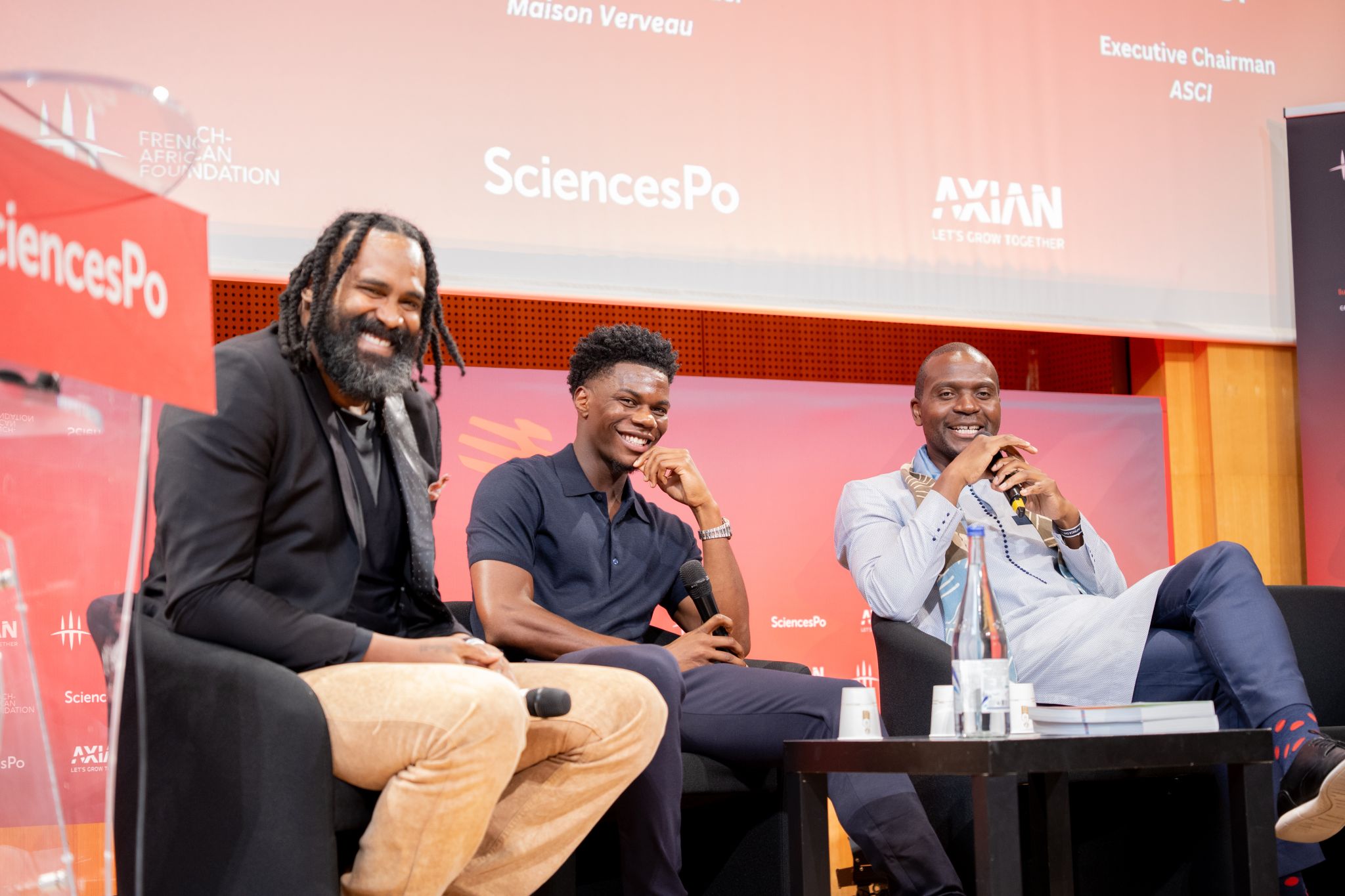 À Sciences Po, players only ! Ce Samedi, j’ai eu le plaisir de participer à une table ronde à Sciences Po aux cotés de Ronny Turiaf, Will Mbiakop et le fondateur de mon agence Excellence Sport Nation, Jonathan Kebe. À…
