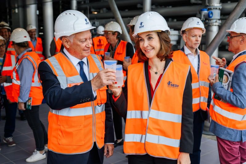 Vendredi, avec le Syndicat des Eaux d'Île-de-France • SEDIF 🚰, nous avons posé à Méry-sur-Oise la première membrane haute performance d'une filière qui changera l'#eau de près de 4 millions de Franciliens (133 commun…
