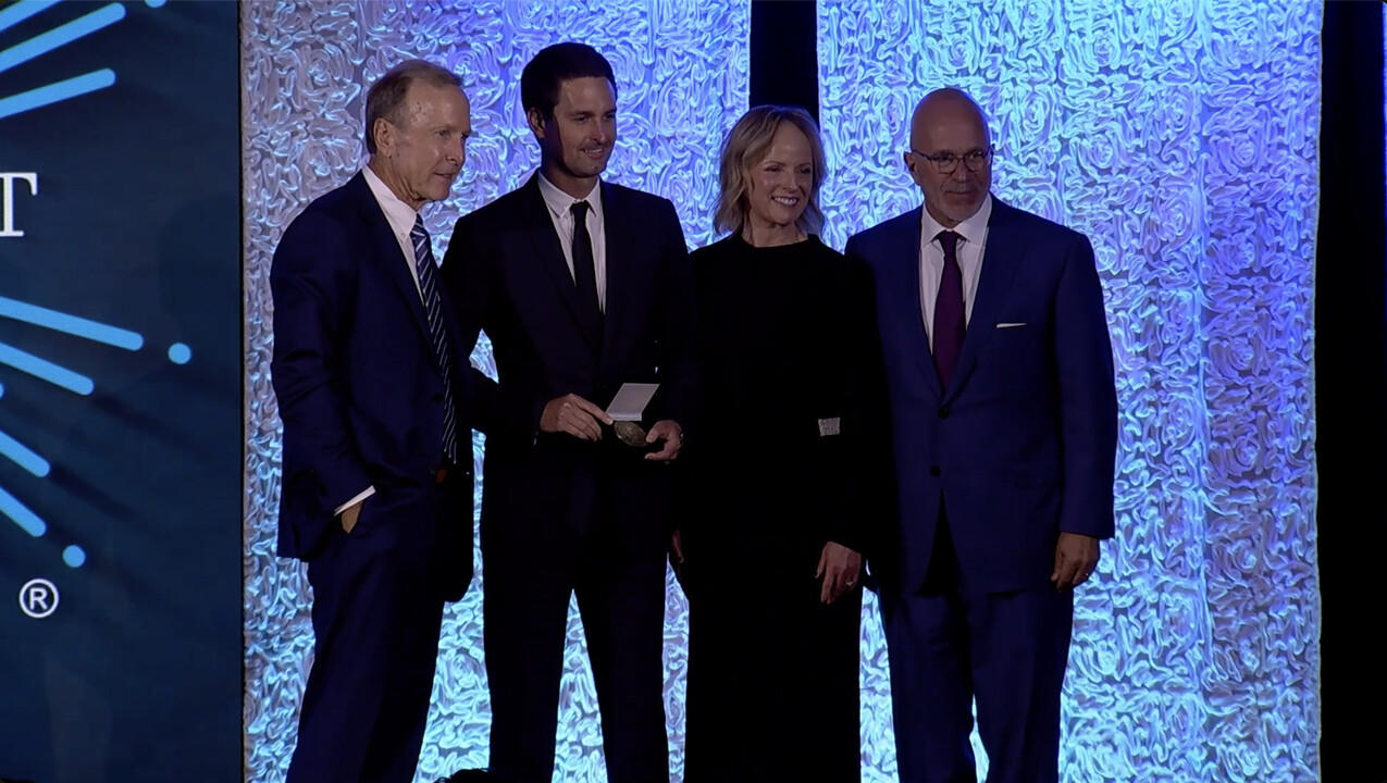 I am deeply honored to receive the George H.W. Bush Points of Light Award. With nearly one billion people using Snapchat worldwide, I've heard so many beautiful stories about how our community shows up for each other.…