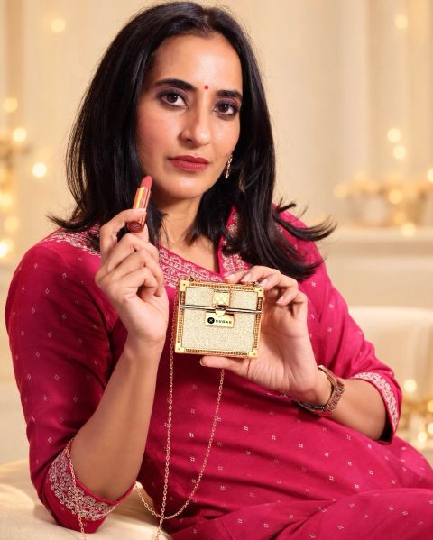 Happy Dussehra to everyone and Shubho Bijoya (in advance)! Perfect day to announce the Glide Peptide Tripstick™ - a limited edition vault with the only 3 lipsticks you need on a trip! Our most loved Glide Peptide shad…