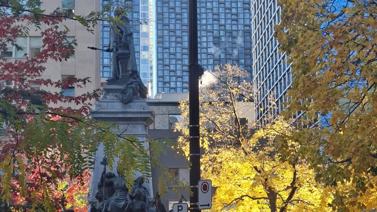 Amérique, octobre 2026 60 heures à Detroit et autant à Montréal, que ressent-on ? Une crise de la démocratie, portée à la dimension des grands espaces. Un président fatigué, agressif avec les journalistes, exigeant de…