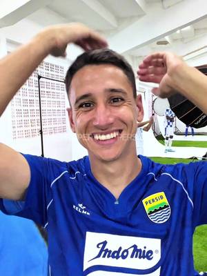 Outfit check with Bandung Boys! 👀💙 #PERSIB