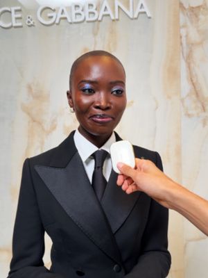 Cherry Glaze Bar is their mic of choice, as they spill their #DGSS27 beauty secrets from the Women’s Fashion Show "STRAVAGANZA SICILIANA". @janellezharmenovaa @thebursin @charleenweiss @melinda_melrose @haleyybaylee @…
