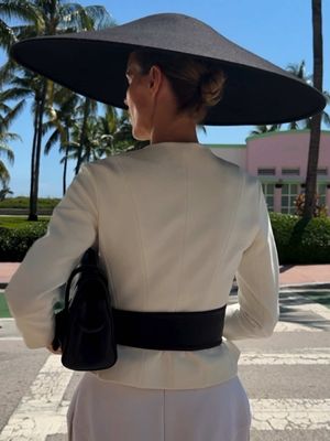 This is « Le Palmier » With Eva Herzigová
