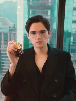 Soy el nuevo arma de seducción de @Azzaro 🤫 #WantedMan #WantedLATAM