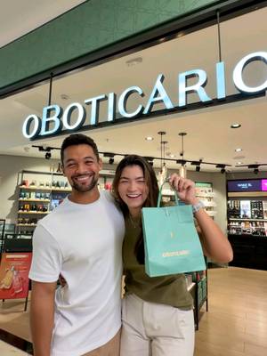 Ô, gente. A @Lara Santana foi esperta e já levou o Matheus que é sortudo (e bom em tudo!) para garantir sua fita premiada. E não é que deu certo? Agora fica a dica: convide aquela pessoa que é boa em tudo pra borrifar…