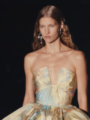 Look 25 Dress with architectural neckline in acid floral printed silk taffeta. Creative Director: Seán McGirr Art Director: SJ Todd Video: InDigital Styling: Camille Bidault Waddington Casting: Julia Lange Hair: Antho…