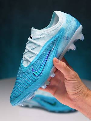 The latest Phantom 6 for Erling Haaland has landed 🧊 Fresh baltic blue look, signature details, and the latest Phantom technology. Now available at SOCCER.COM 🔗 #soccerdotcom #nike #nikefootball #footballboots #socc…