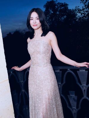 The moment when nature takes a breath. Guerlain Ambassador Song Hye-kyo experiences the blue hour with new L'Heure Bleue. — #GuerlainFragrance #LHeureBleue #BlueHour #Guerlain #songhyekyo