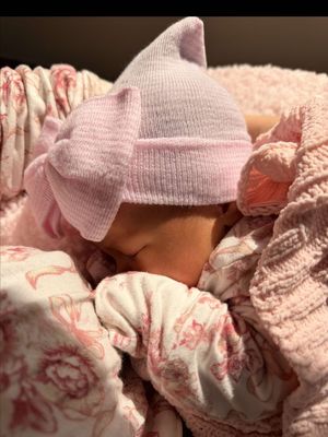 Un día vimos una prueba positiva… y hoy te tenemos en nuestros brazos🤍 Bienvenida a nuestra vidas Isabella🎀 30 de Septiembre 2026✨